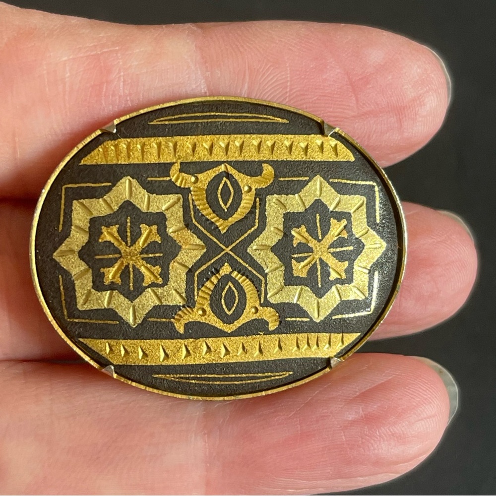 Vintage Oval damascene black & gold brooch. - Picture 3 of 7